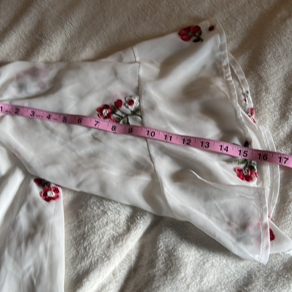 😎 Summer Sale! Beautiful embroidered blouse size M-L - Picture 7 of 8